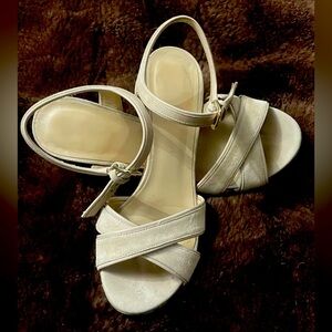 Stuart Weitzman Cream Kitten Heel Criss Cross Sandals Size 7